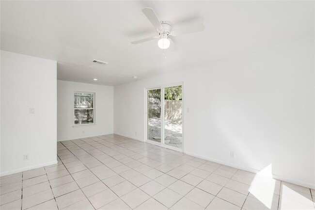 Building Photo - 3304 Dolphin Cove