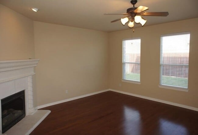 Building Photo - 7217 Sugarplum Dr