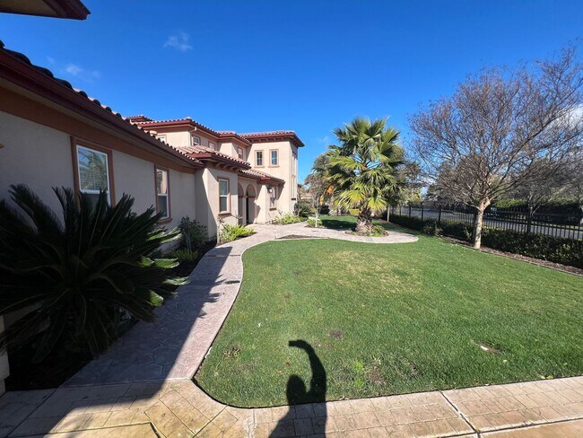 Building Photo - Extremely rare Fair Oaks Ranch executive r...