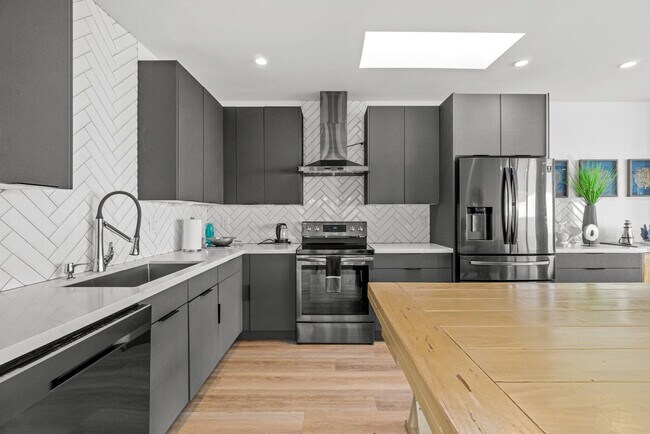 Building Photo - 3470 Carlsbad Blvd