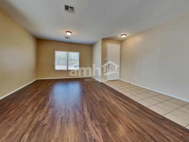 Building Photo - 2548 W Spencer Run