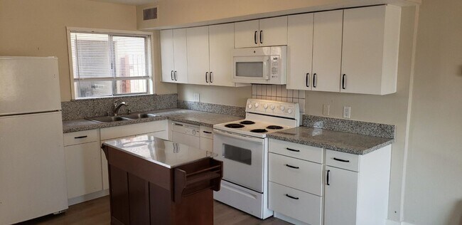 Building Photo - 5118 Garden Ln