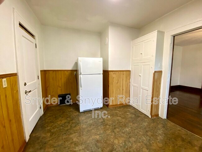 Building Photo - 400 Cloverdale Ave