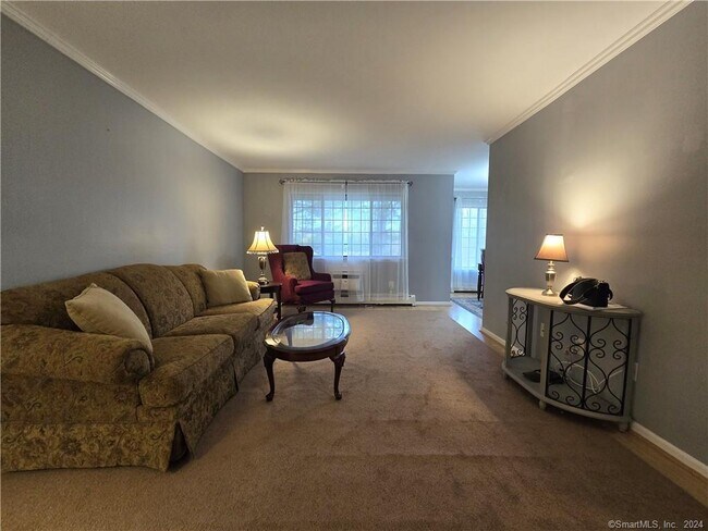 Building Photo - 22 Essex Ct