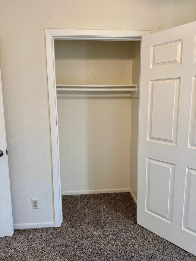 Building Photo - 1333 E 22nd St