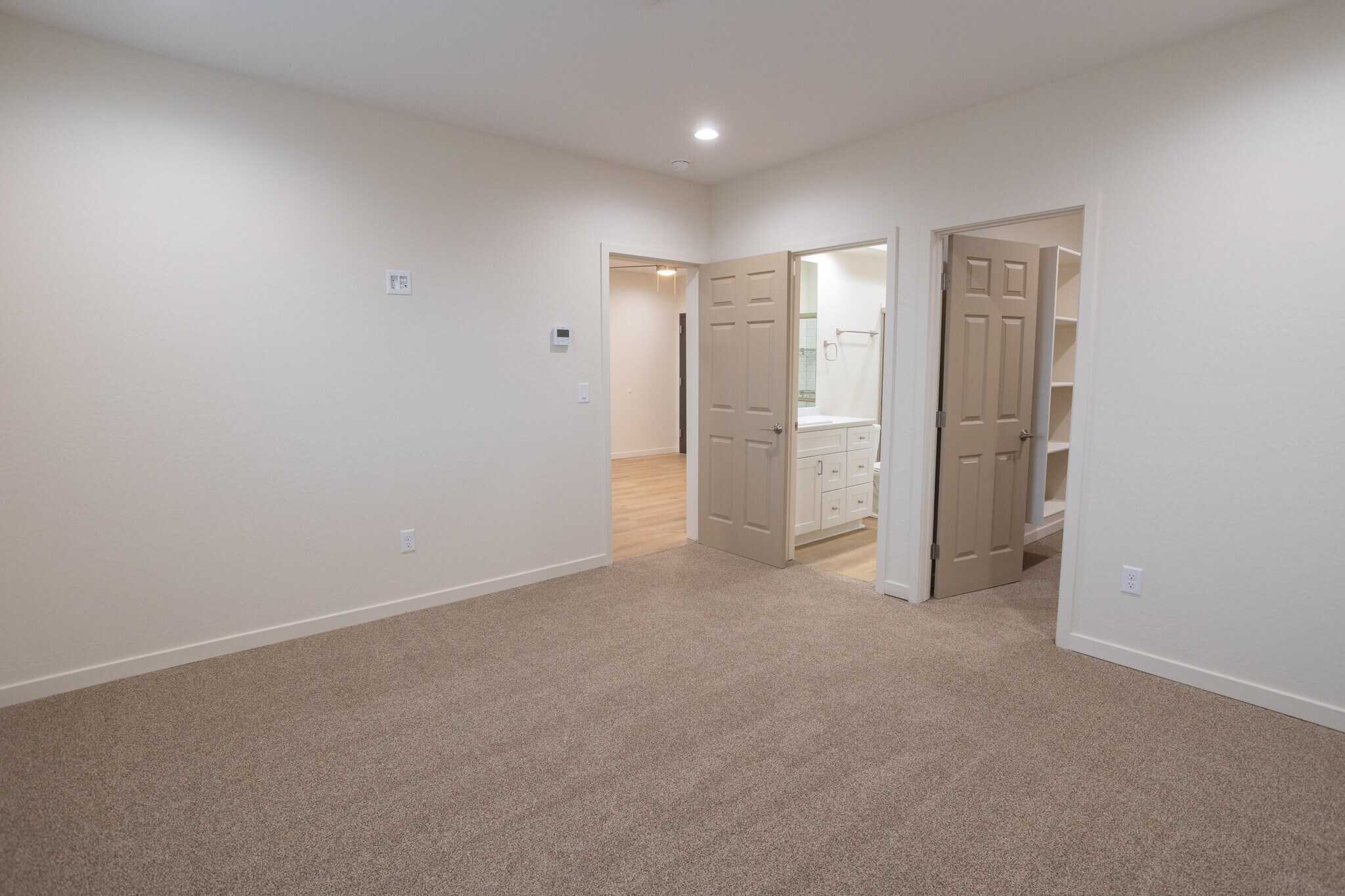 Master Bedroom - 731 W 6th St S