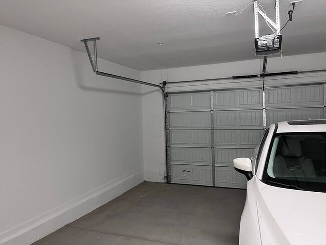 Building Photo - TOWN HOME WITH COMMUNITY POOL , GATED COMMUNITY in GILBERT!
