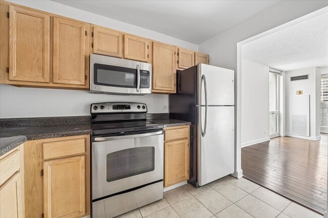 Building Photo - 200 N Dearborn St