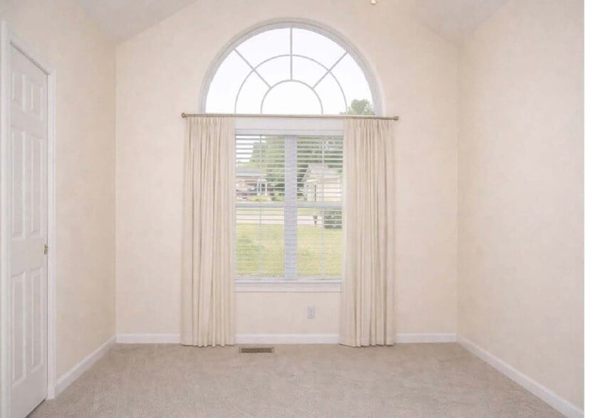 Building Photo - 1317 Cross Creek Dr