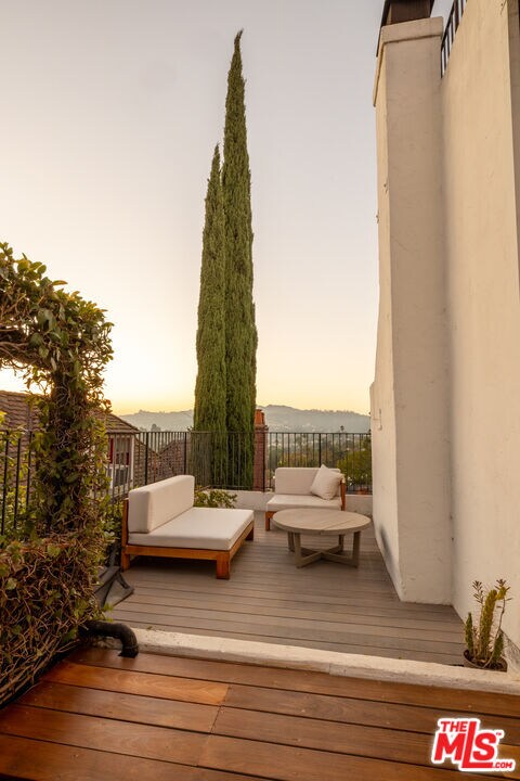 Building Photo - 2516 Silver Lake Terrace