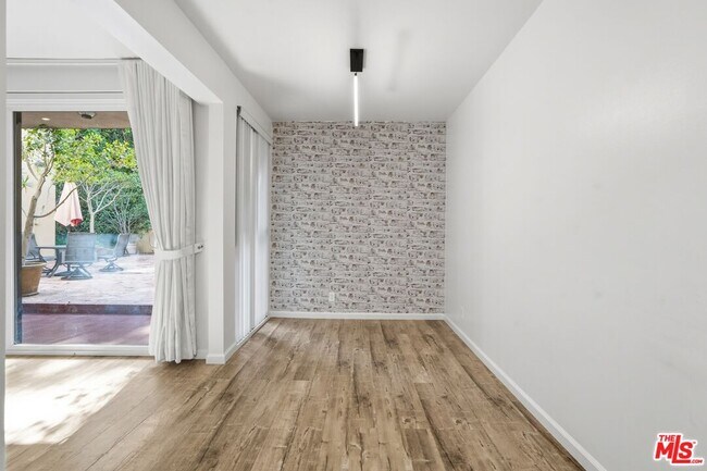 Building Photo - 1557 S Beverly Glen Blvd