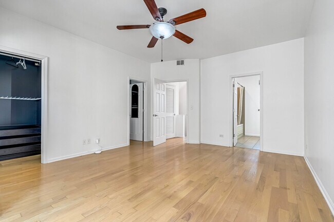 Building Photo - 3262 W Armitage Ave