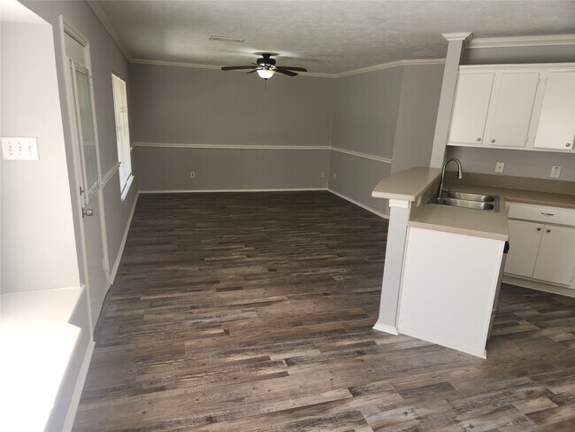 Building Photo - 20123 Beechview Ln