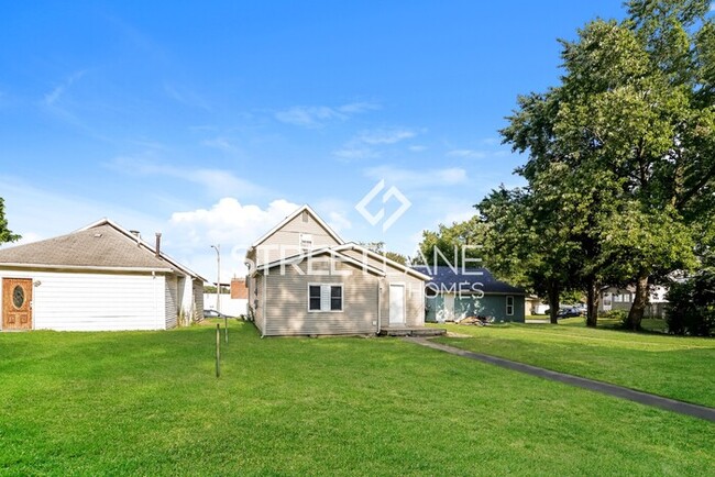 Building Photo - NOW OFFERING FIRST FULL MONTH FREE!