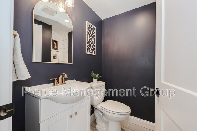 Building Photo - 395 Critchett Rd