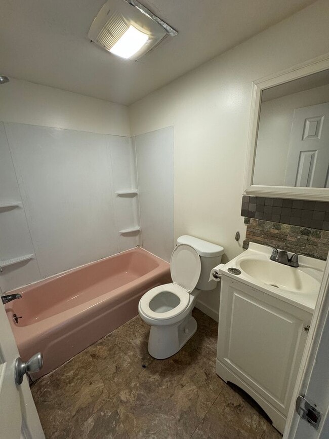 Building Photo - 33-35 Dinley St