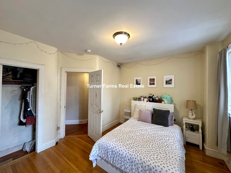 Building Photo - 146 Smith St