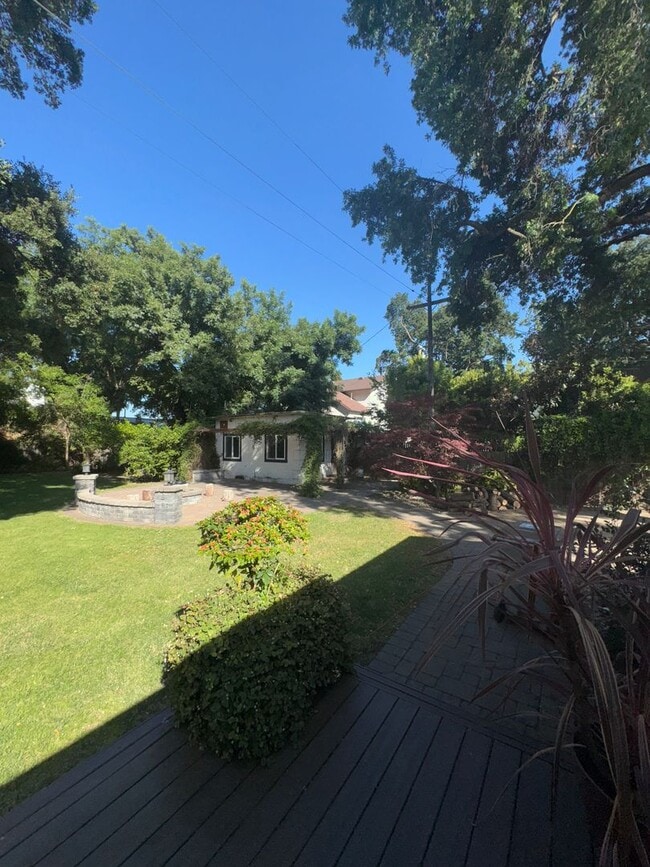 Building Photo - Love This House!