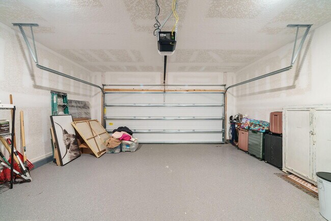 Building Photo - 39 Bluebeech St