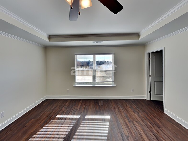 Building Photo - 2027 Williamshire Ln