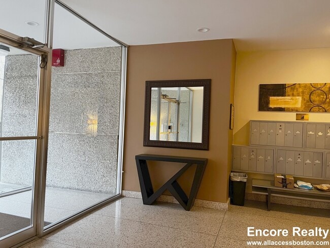 Building Photo - 216 Saint Paul St