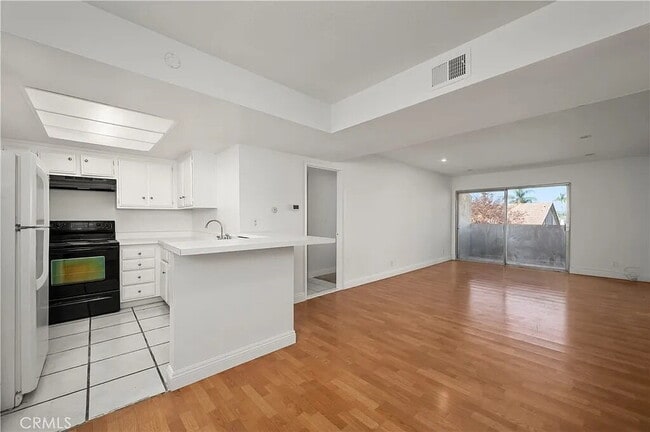 Building Photo - "Chic 1-Bed Retreat with Pool & Central Vacuum in Anaheim's Heart – 710 Sq Ft of Hardwood Elegance!"