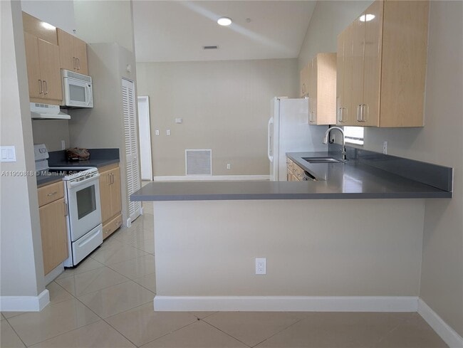 Building Photo - 219 SE 8th St