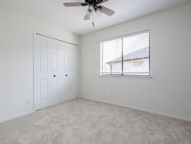Building Photo - 1805 White Oak Cove
