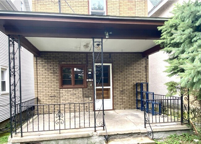 Building Photo - 611 Crown Ave