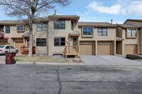 Building Photo - 6925 Yellowpine Dr