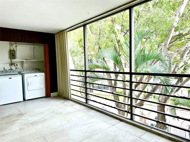 Building Photo - 20350 W Country Club Dr