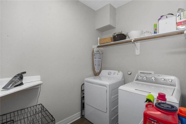 Building Photo - 744 Bonnet Blvd