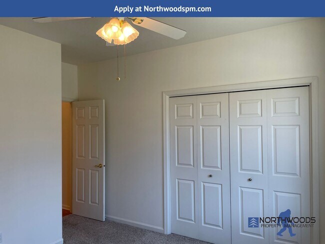 Building Photo - Beautiful 3 Bedroom 2 Bath Home Landscaping Included.