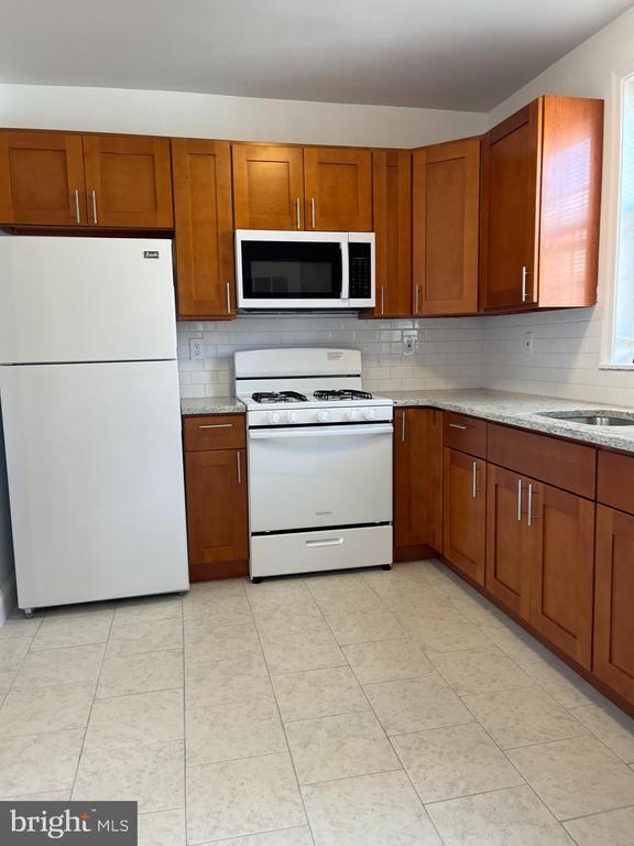 Building Photo - 1323 Gilham St