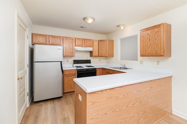Building Photo - 3 Bedroom Townhome in Lee's Hill!
