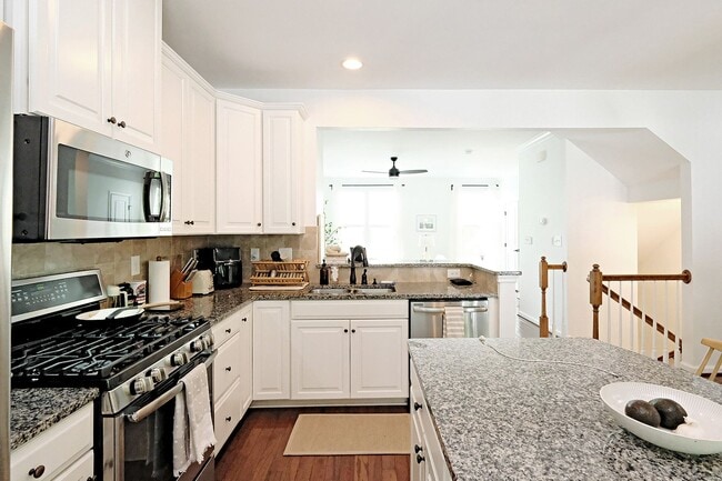 Building Photo - Pet-Friendly Dunlora Forest Townhome With Fenced Yard