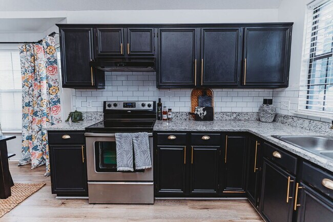 Building Photo - "Well-maintained 4-Bedroom Gem with 2 Full Baths and a Fireplace in Desirable Harker Heights Neig...