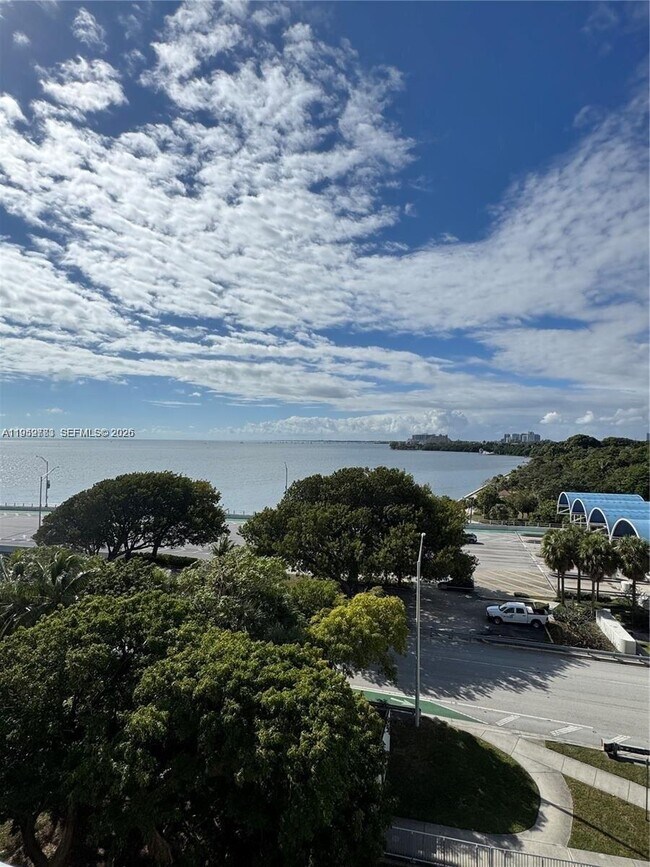 Building Photo - 150 SE 25th Rd