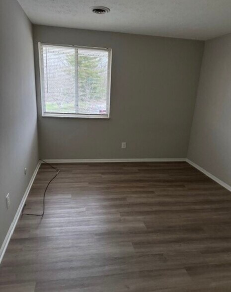 Building Photo - 4360 Inner Circle Dr