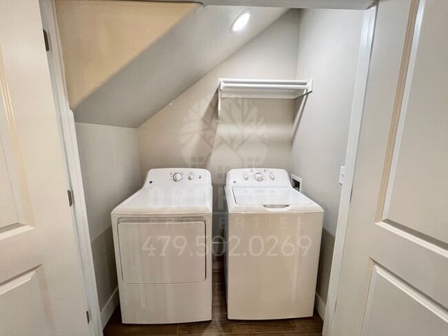 Building Photo - 2 Bed/ 2.5 Bath | Townhome in Siloam Springs!