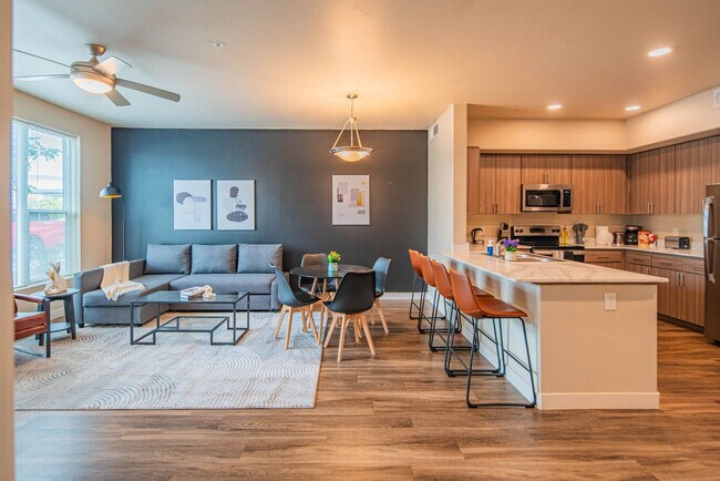 Building Photo - 2044 S Willow Creek Apartment