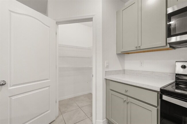 Building Photo - 318 Montgomery Ct