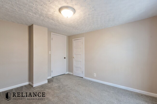 Building Photo - 511 S King St