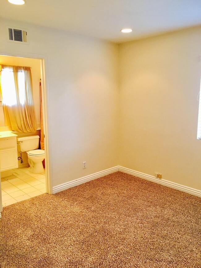 Building Photo - Charming 3-Bedroom Home in Aliso Viejo – P...