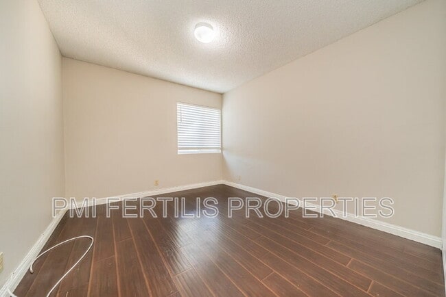 Building Photo - 1229 Hibiscus St