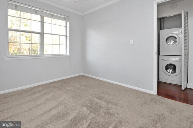 Building Photo - 2665 S Walter Reed Dr