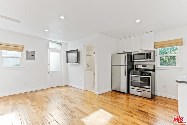 Building Photo - 6217 Poppy Peak Dr