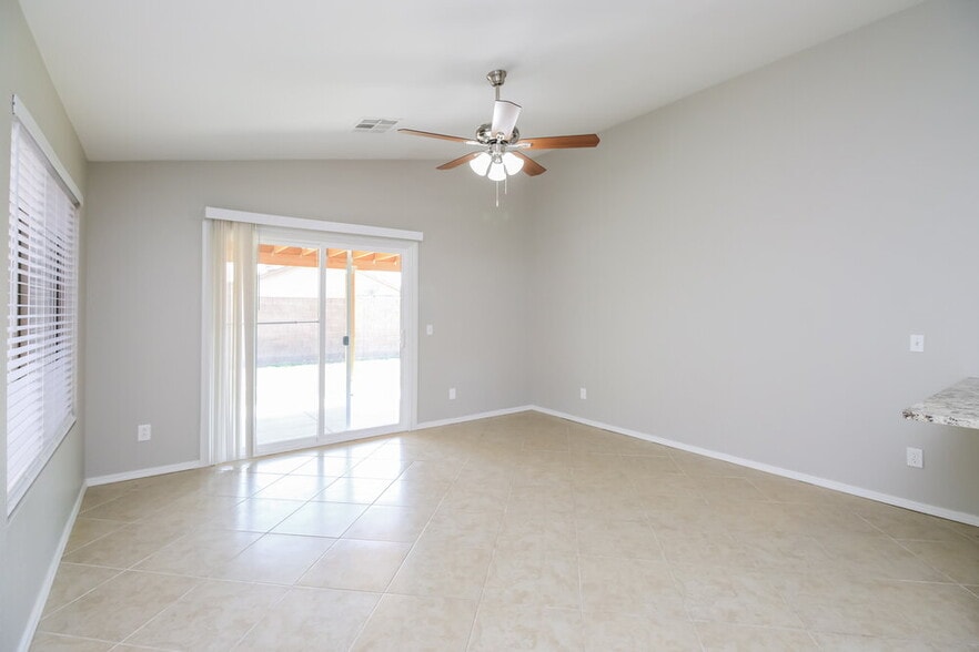 Building Photo - 973 E Yuma Ave