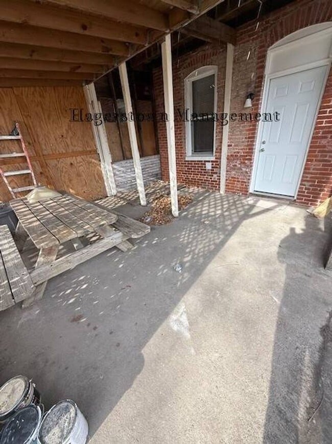 Building Photo - Duplex - South End