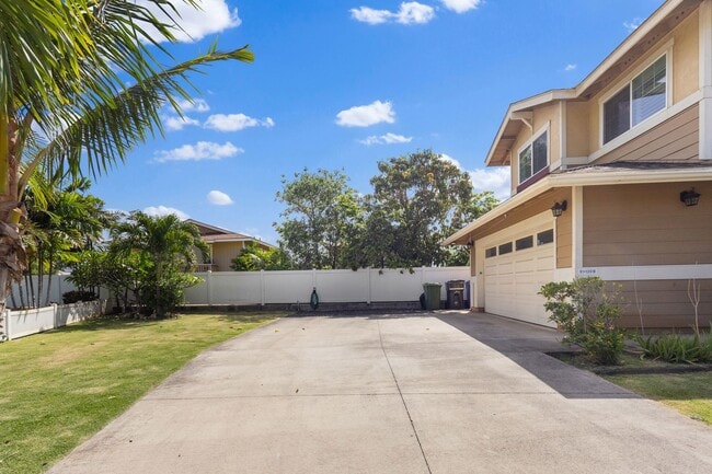 Building Photo - Stunning Ewa Beach 3BR Home with Solar, Huge Fenced Yard & Upgraded Interior